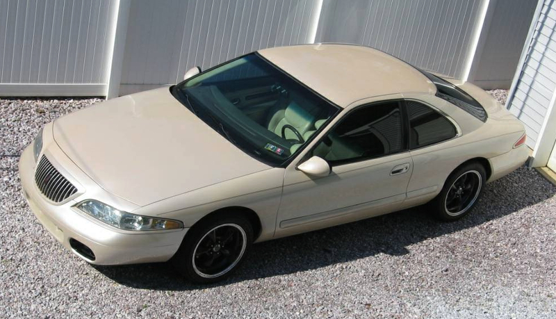 Illustration for article titled For $25,000, Would You Like To Wake Up Next To This 1998 Lincoln Mark VIII “Sleeper?“
